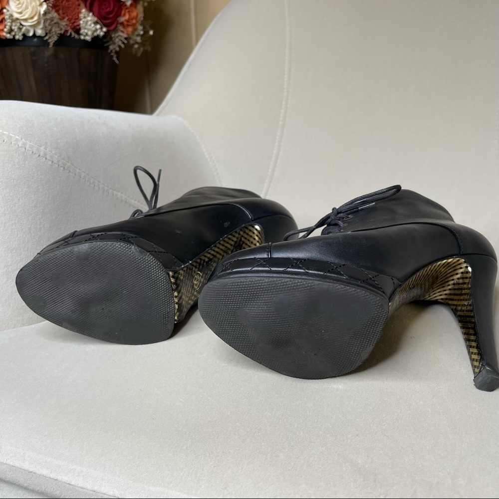 Authentic Black Chanel Booties Shoes Leather Heels Quilted Cap Toe Size 37.5 7.5 - Picture 4 of 13